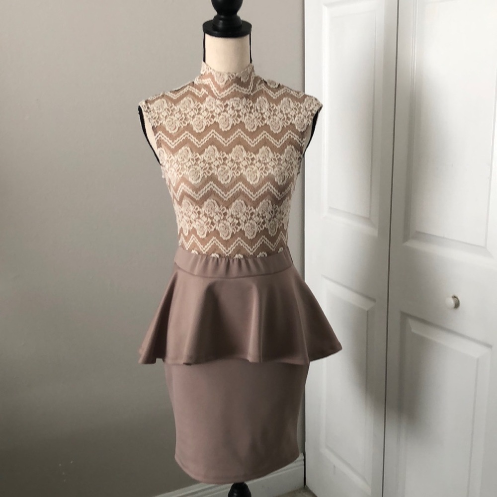 LOVELY DAY LACE PEPLUM DRESS | M
